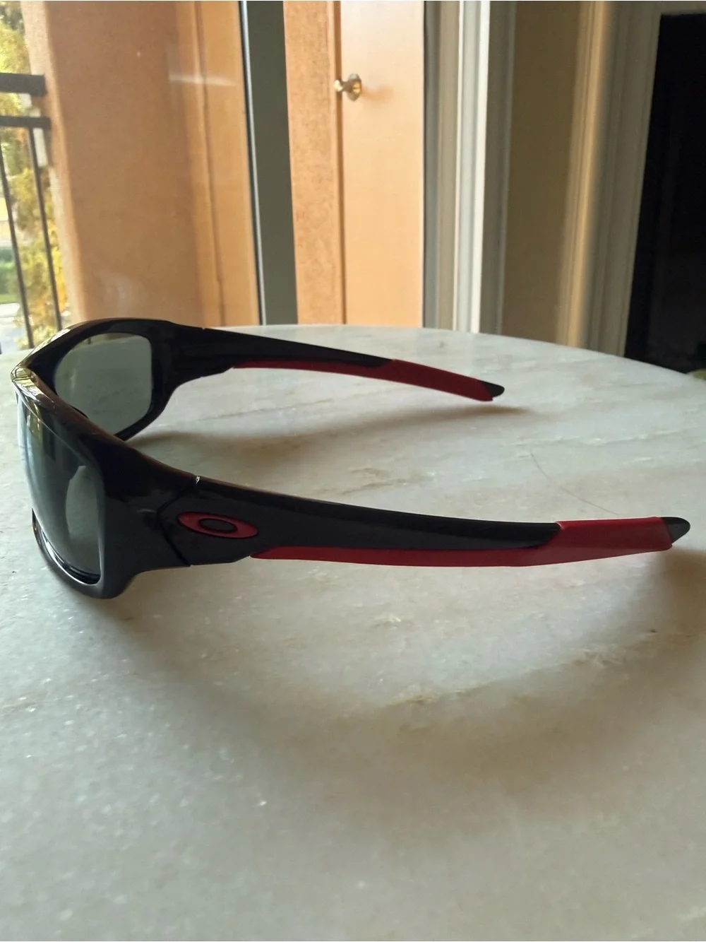 👓 Oakley Valve Sunglasses – Black & Red 🖤❤️